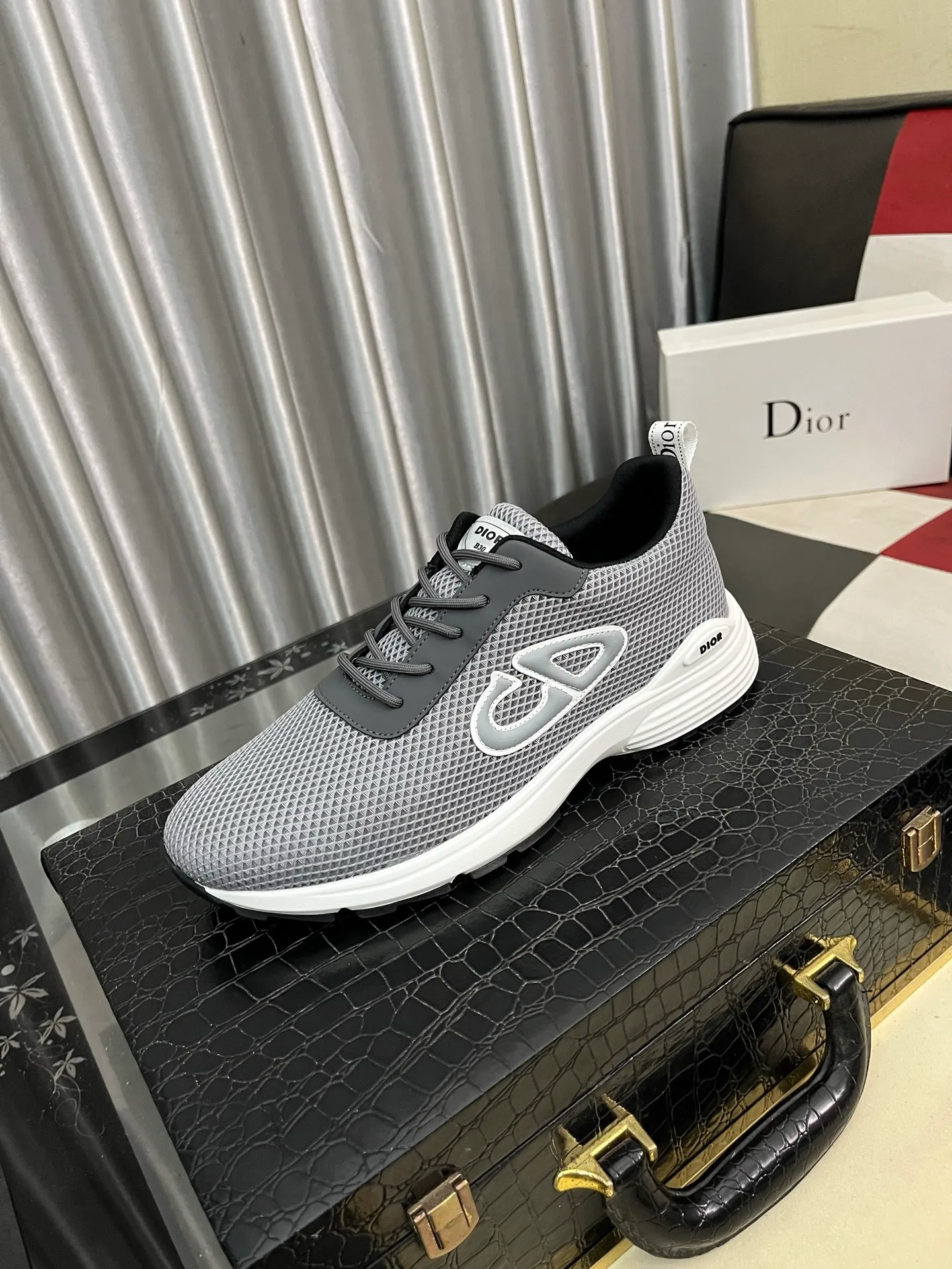 Men's Men's Shoes 💰440⌚️⌚️[Dior] Dior's new casual men's shoes are launched in Hong Kong counters. Official website 1:1 production. Original Italian materials. Designed by European and American masters. Perfect shape to create counter quality. Solid color rubber wear-resistant outsole and classic dazzling head! Super versatile and very comfortable. High-end without losing taste, fashionable and novel! ! Absolute focus! Code number: 38-444️⃣Colors available